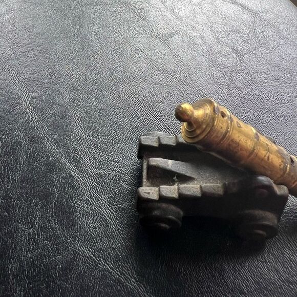 Vintage Brass & Cast Iron Cannon - Picture 5 of 8